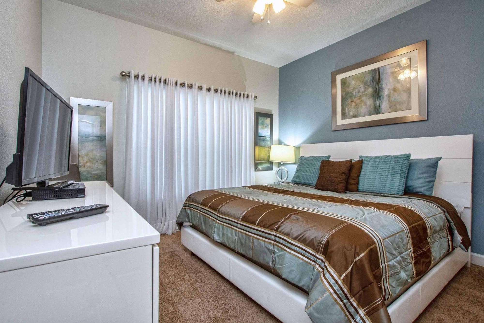 Storey Lake- 5 Bedroom Townhome W- Pool- 1600st *