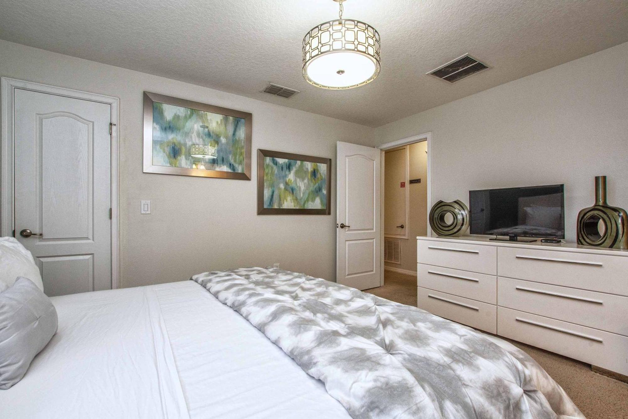 Storey Lake- 5 Bedroom Townhome W- Pool- 1600st