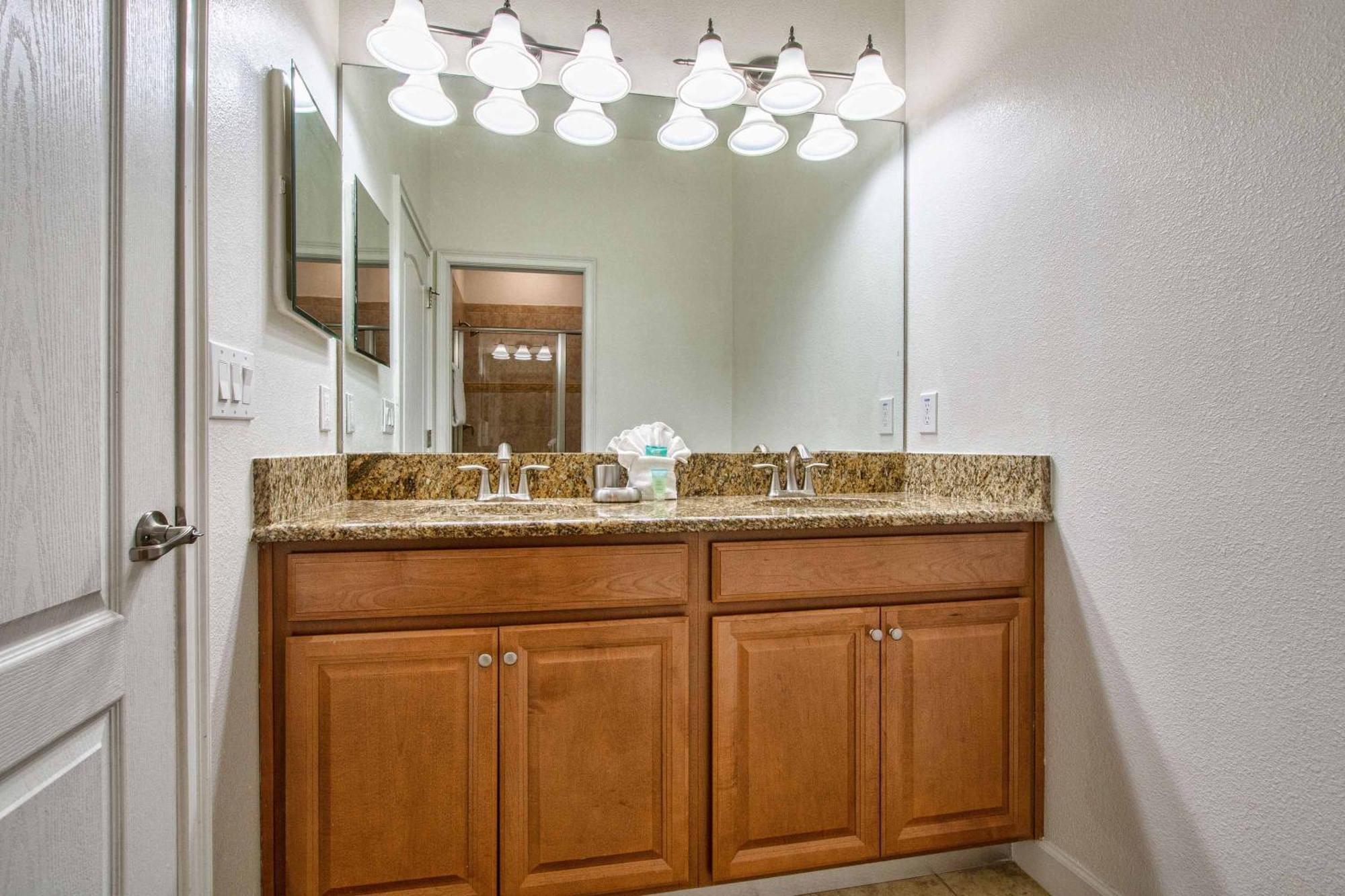 Villa Storey Lake- 5 Bedroom Townhome W- Pool- 1600st